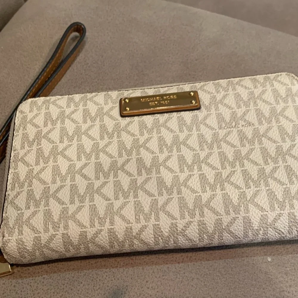 Michael Kors Large Leather Phone Wallet/Wristlet - Picture 1 of 5
